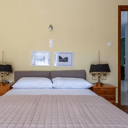 Sunny Escape:Stylish And Roomy Apt In Beach Haven! Néa Mákri Exterior photo