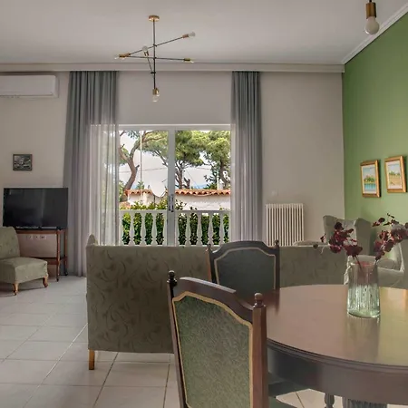Sunny Escape:Stylish And Roomy Apt In Beach Haven! Néa Mákri Exterior photo