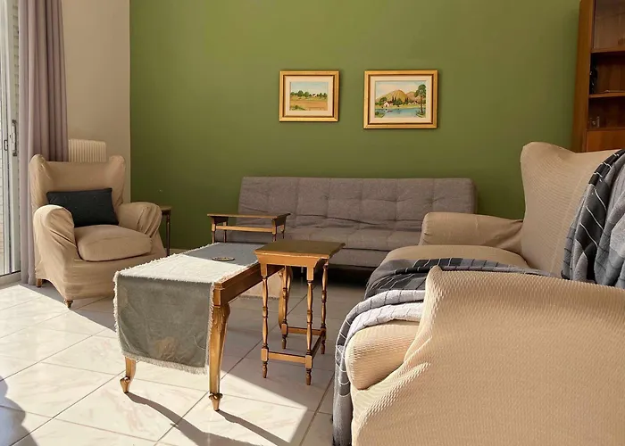Sunny Escape:Stylish And Roomy Apt In Beach Haven!