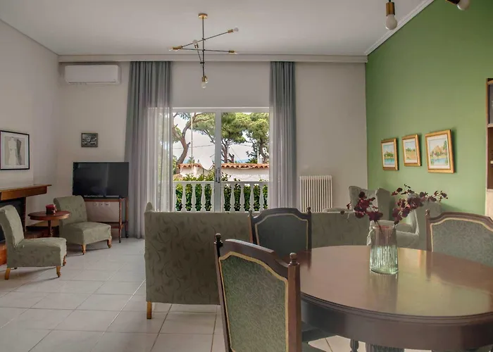 Sunny Escape:Stylish And Roomy Apt In Beach Haven!