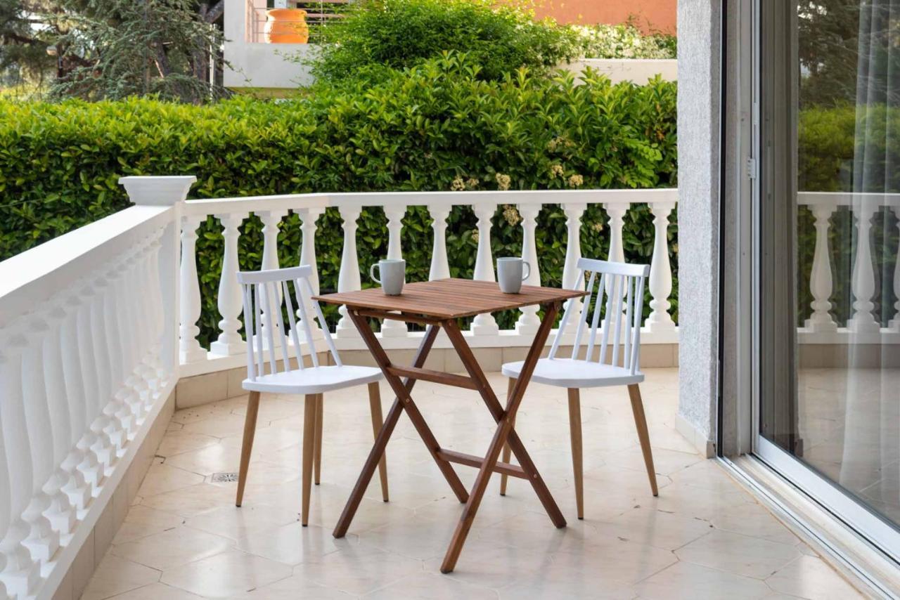 Apartment Sunny Escape:stylish And Roomy In Haven!