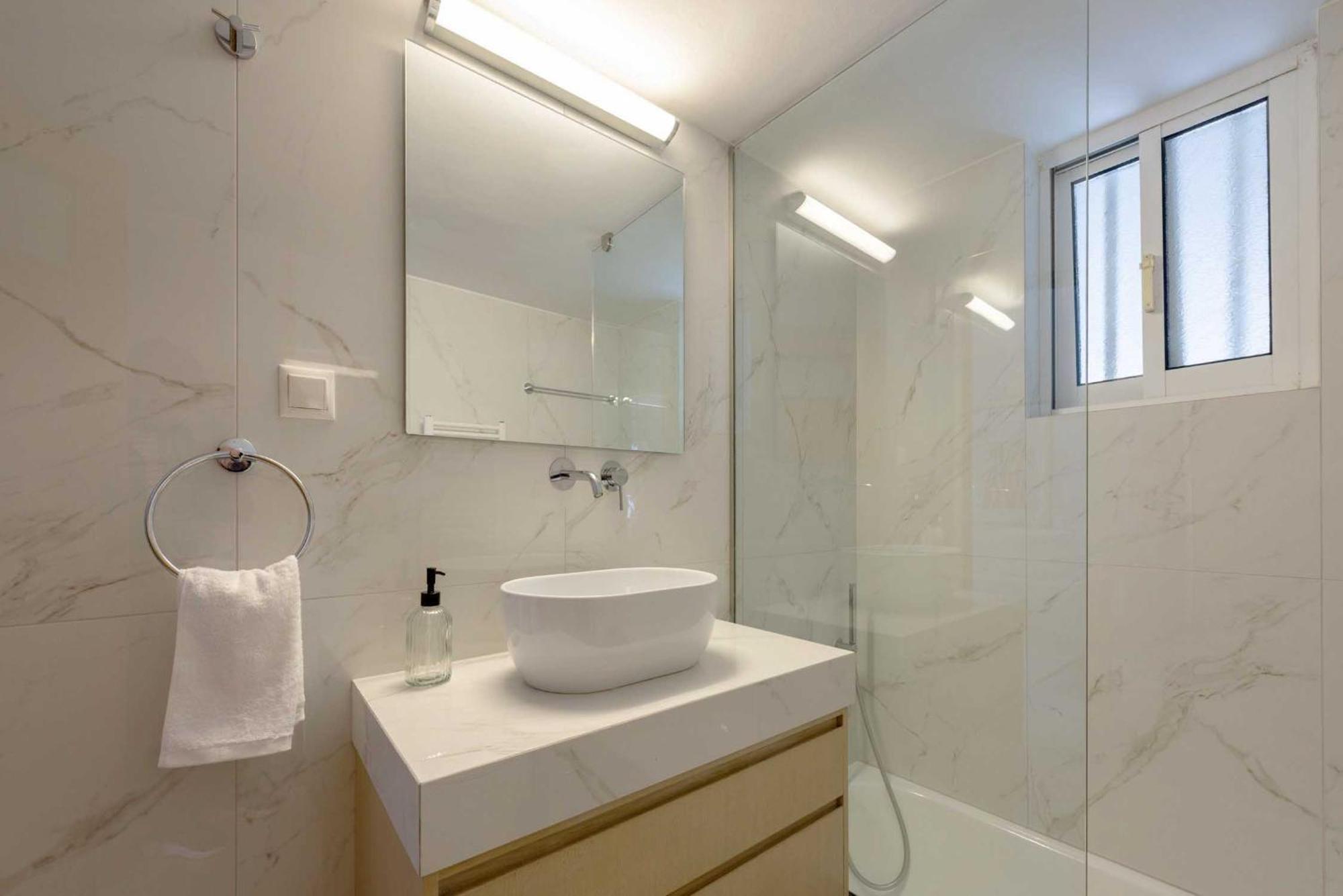 Sunny Escape:stylish And Roomy In Haven!