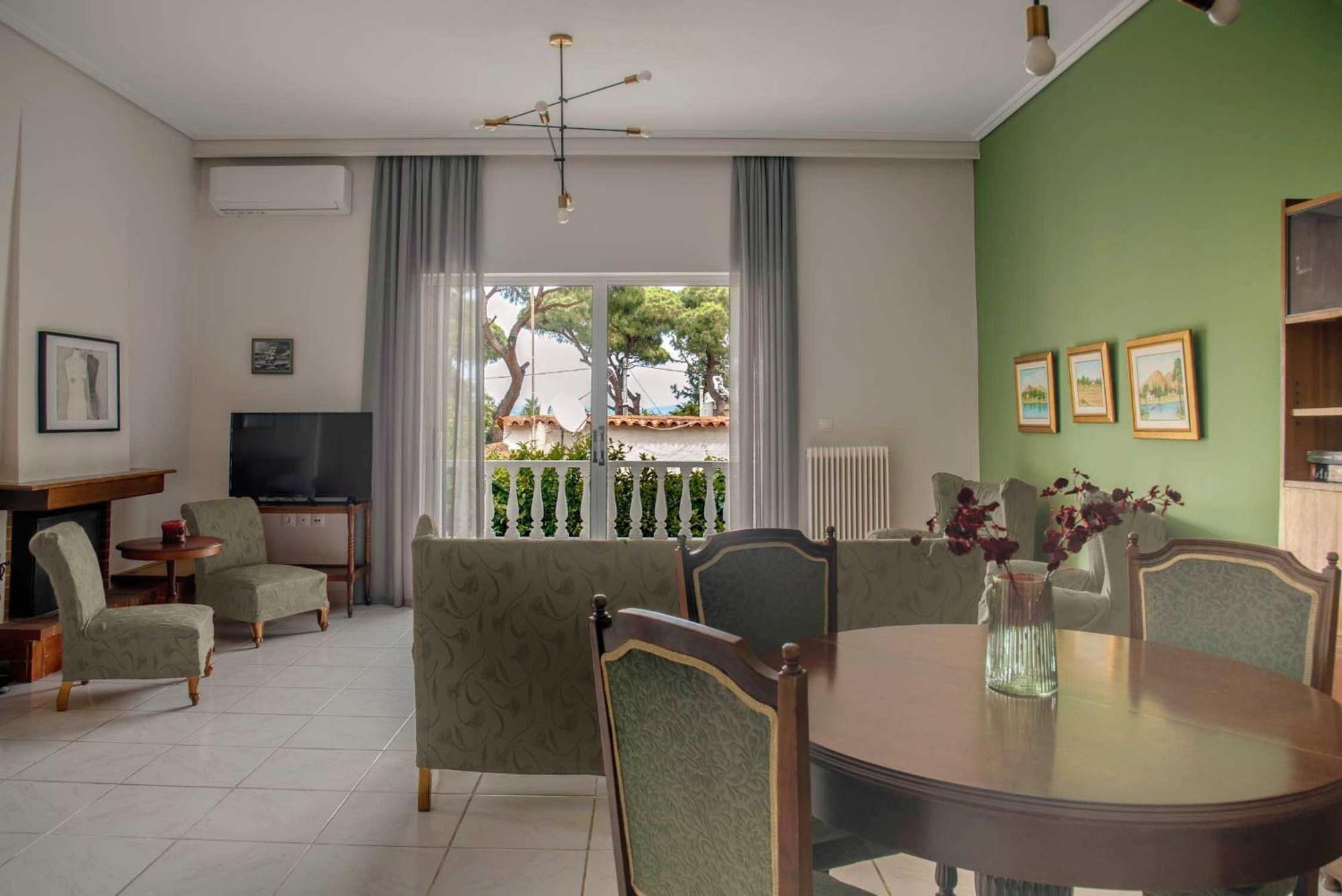 Sunny Escape:stylish And Roomy In Haven! Apartment