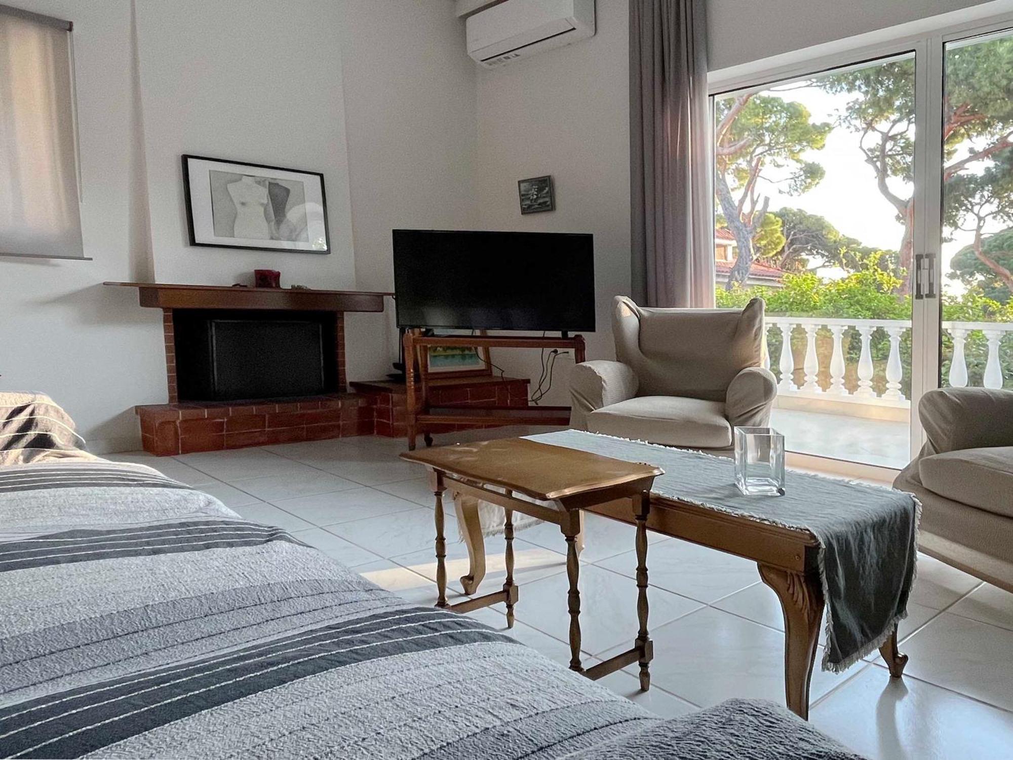 Sunny Escape:stylish And Roomy In Haven! Apartment *